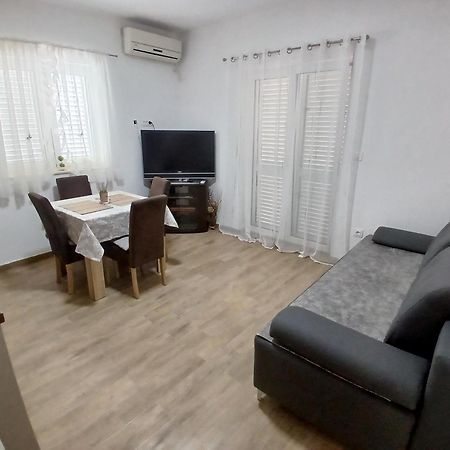 Apartments Tiha Noc Kotor Bagian luar foto