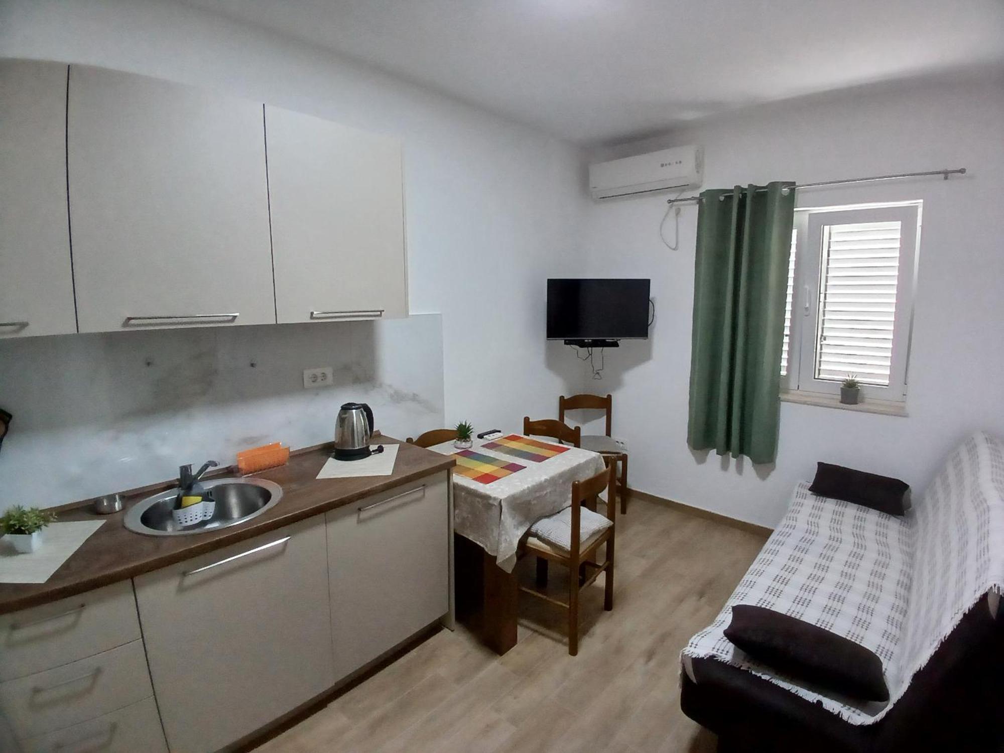 Apartments Tiha Noc Kotor Bagian luar foto