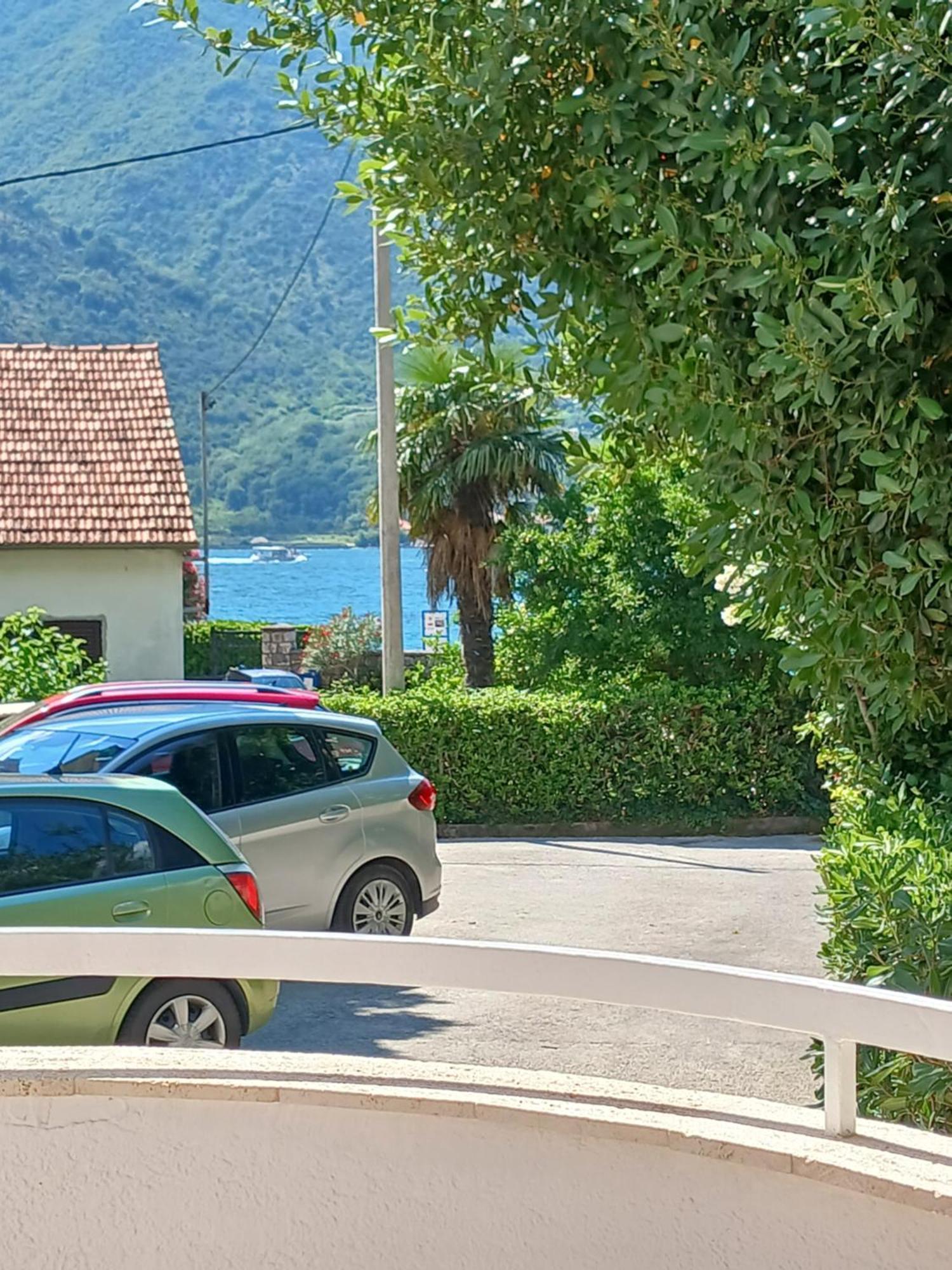 Apartments Tiha Noc Kotor Bagian luar foto