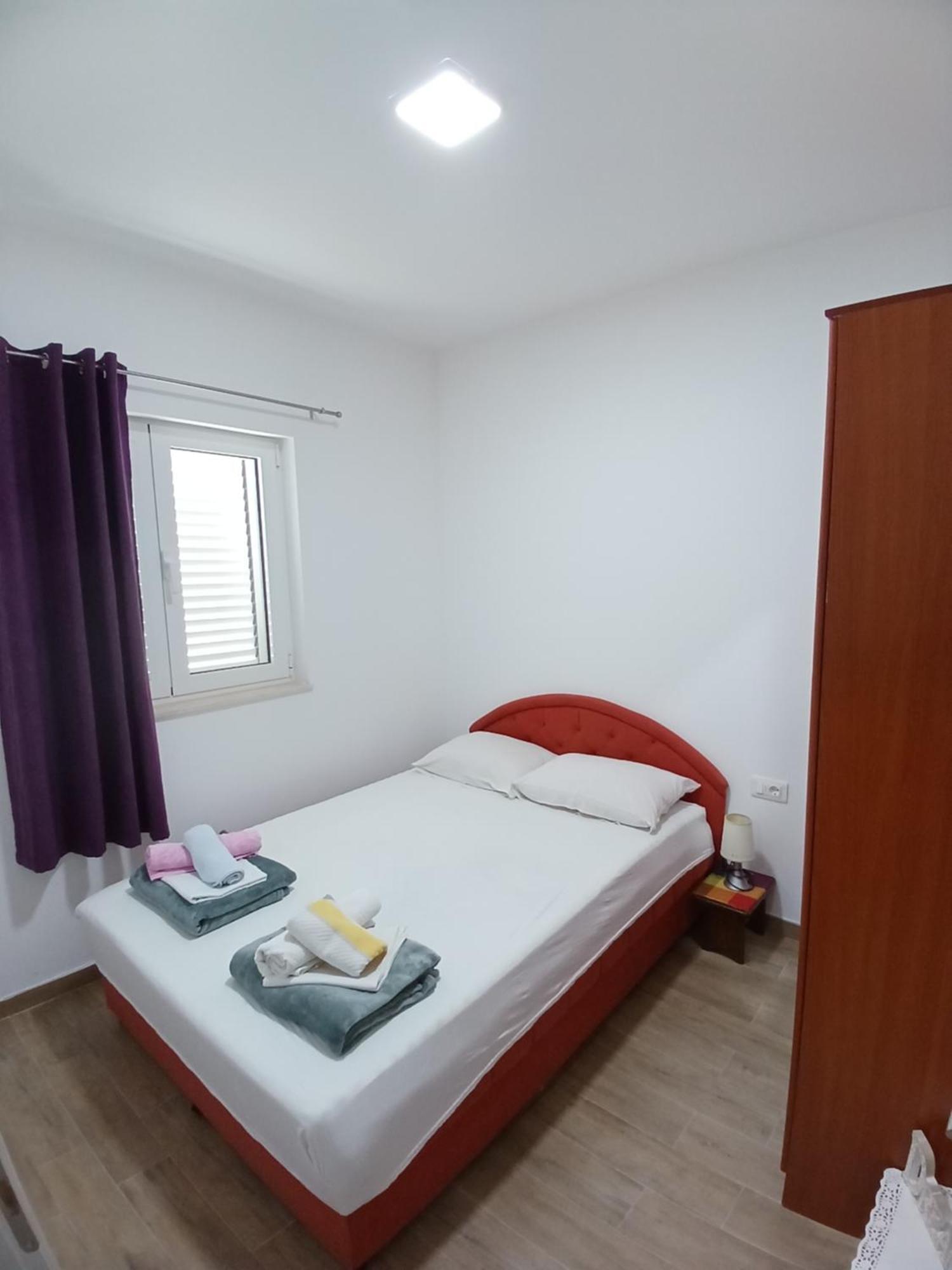 Apartments Tiha Noc Kotor Bagian luar foto