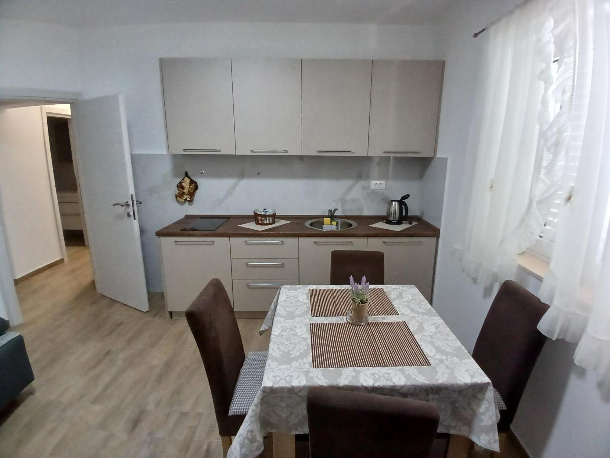 Apartments Tiha Noc Kotor Bagian luar foto
