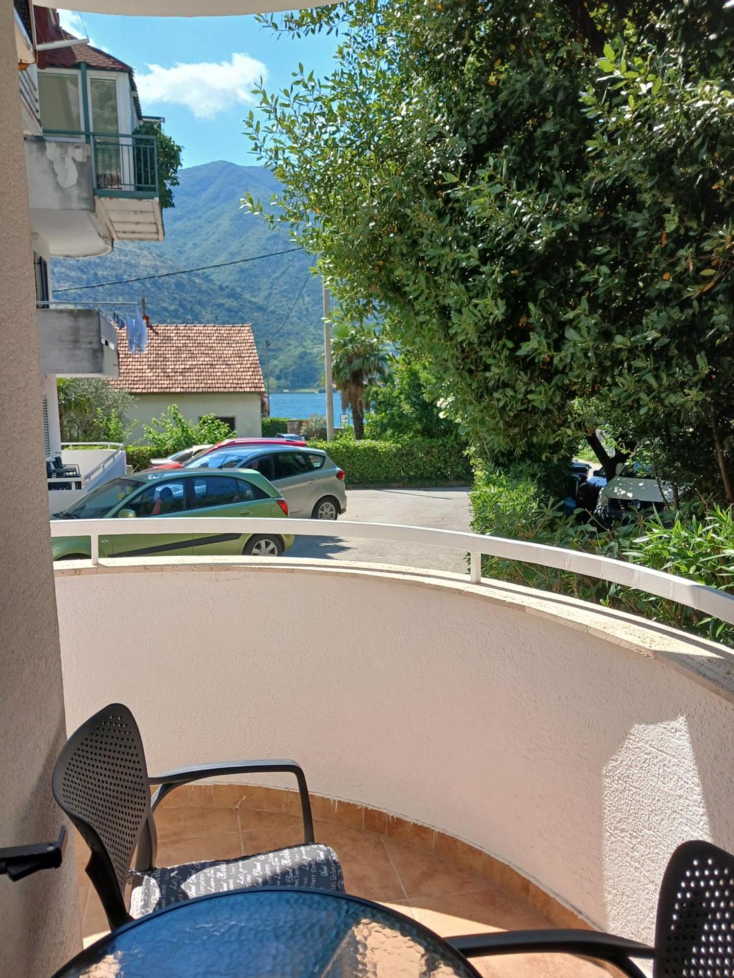 Apartments Tiha Noc Kotor Bagian luar foto