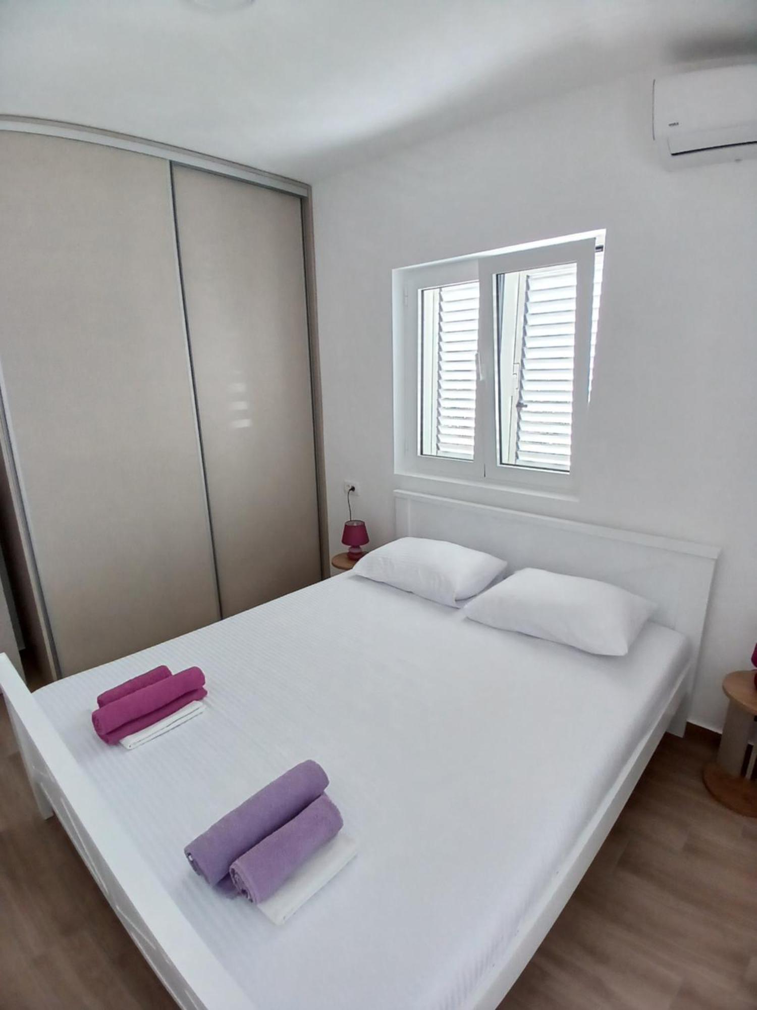 Apartments Tiha Noc Kotor Bagian luar foto
