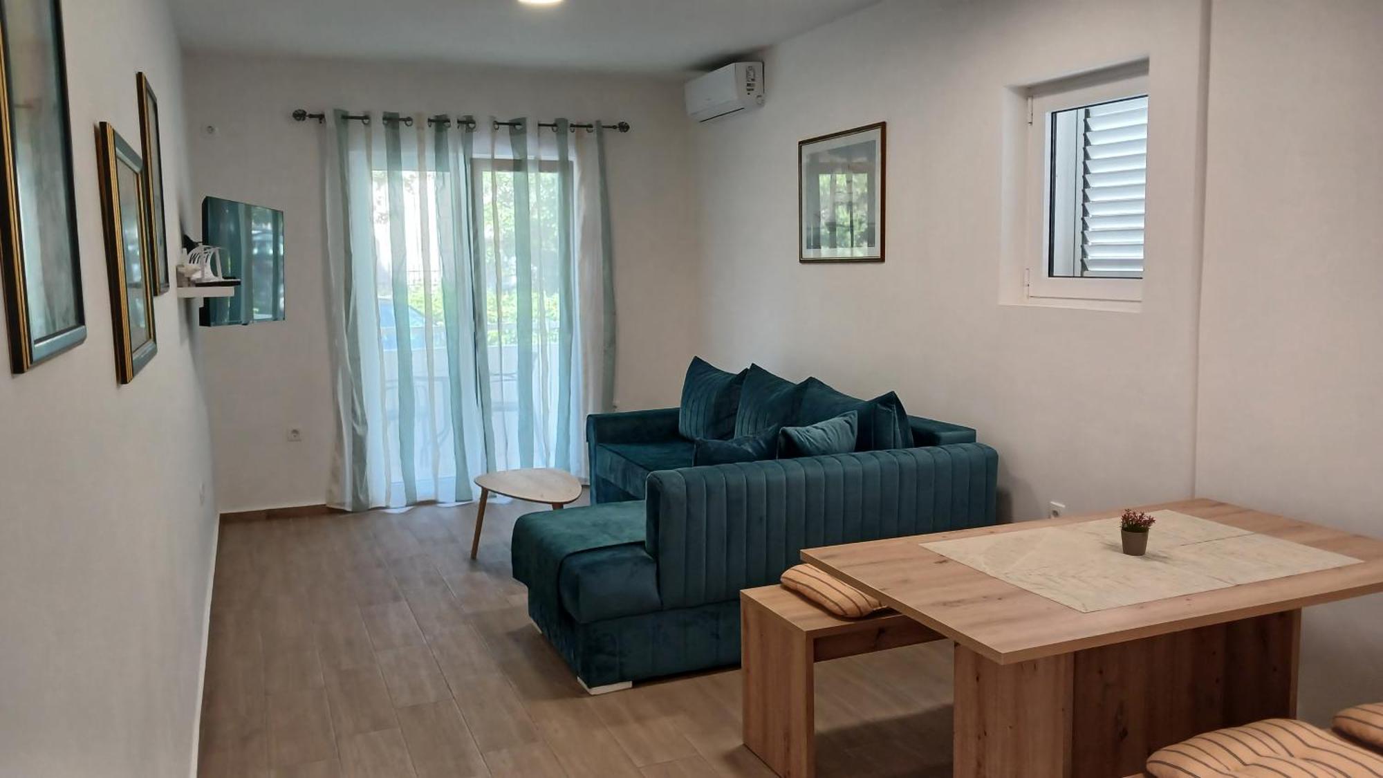 Apartments Tiha Noc Kotor Bagian luar foto